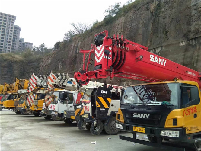 安宁市吊车出租按什么计费？台班费、单次费、里程费怎么算？