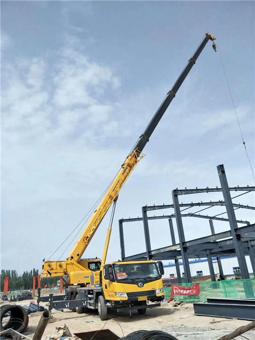 安宁市超高层建筑钢结构吊装案例